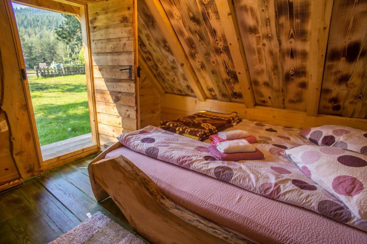 Eco Camp Chalets Pod Gorom 자블야크 외부 사진