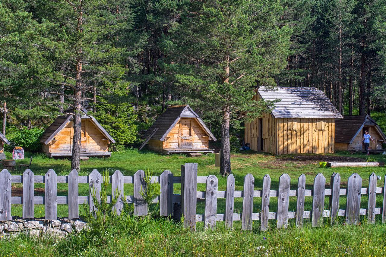 Eco Camp Chalets Pod Gorom 자블야크 외부 사진